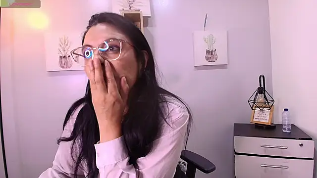Snapshot of Zuzana21 chatting on April 2026 12:39:01 PM Zuzana21 online show from April 2026 12:39:01 PM