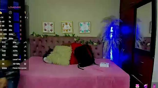 Snapshot of Lia_Keen chatting on December 2024 08:16:02 PM Lia Keen online show from December 2024 08:16:02 PM