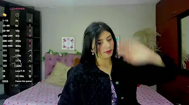 Snapshot of Lia_Keen chatting on December 2024 08:26:02 PM Lia Keen online show from December 2024 08:26:02 PM