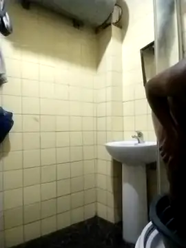 Polygamist online show from November 2025 06:29:02 PM