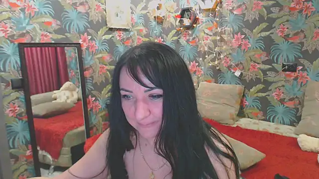 Snapshot of SusanLaNice chatting on December 2024 01:58:02 AM SusanLaNice online show from December 2024 01:58:02 AM