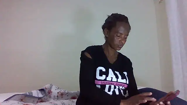 Snapshot of sweets_80 chatting on June 2026 06:12:01 PM sweets 80 online show from June 2026 06:12:01 PM