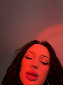 Snapshot of madelinexx chatting on February 2026 12:10:02 PM madelinexx online show from February 2026 12:10:02 PM