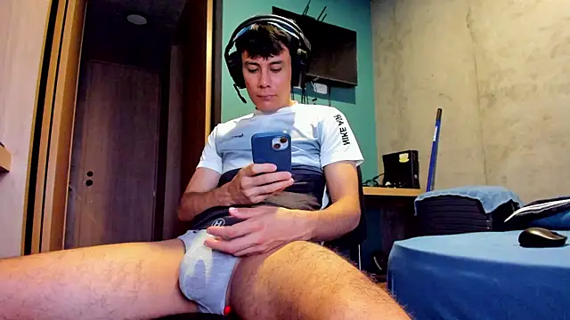 Huge latin cock online show from June 2026 11:04:02 PM