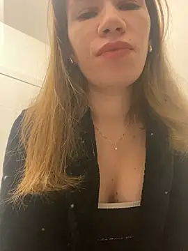 EvaRush online show from January 2025 04:05:01 PM