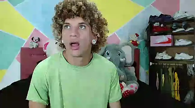 Snapshot of tylor_boy chatting on January 2025 06:09:02 PM tylor boy online show from January 2025 06:09:02 PM