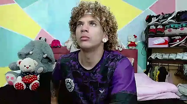 Snapshot of tylor_boy chatting on January 2025 09:40:01 PM tylor boy online show from January 2025 09:40:01 PM