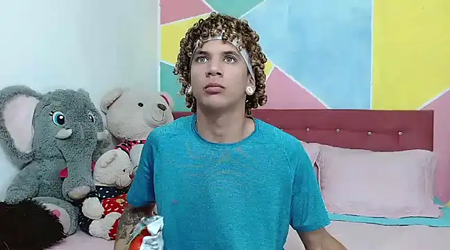 Snapshot of tylor_boy chatting on January 2025 10:08:02 PM tylor boy online show from January 2025 10:08:02 PM