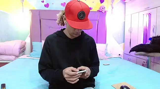 Snapshot of tylor_boy chatting on March 2025 04:20:02 AM tylor boy online show from March 2025 04:20:02 AM