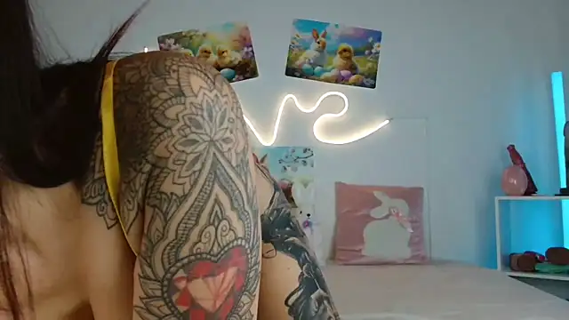 JuliaVegaOff online show from April 2026 11:10:01 AM