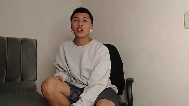 alex-lover online show from March 2025 01:00:01 AM