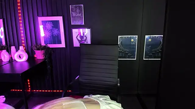 EmilyAir online show from March 2025 02:56:02 AM