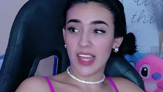 Snapshot of IsaValencia chatting on October 2025 02:04:01 AM IsaValencia online show from October 2025 02:04:01 AM