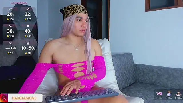 Dakota Mon online show from November 2025 07:47:01 PM