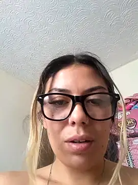 Snapshot of Sweel_Leyva18 chatting on June 2026 04:45:01 PM Sweel Leyva18 online show from June 2026 04:45:01 PM