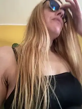 Snapshot of Naylee__ chatting on June 2026 11:37:02 AM Naylee online show from June 2026 11:37:02 AM