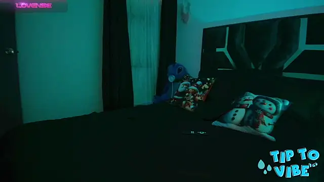 TinnaDawsom online show from December 2024 10:19:01 PM