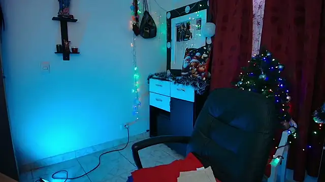 TinnaDawsom online show from December 2024 10:12:01 PM