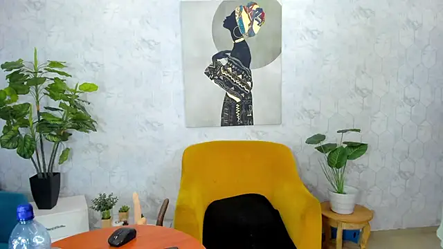 Snapshot of MirandaRossi chatting on December 2024 05:42:01 AM MirandaRossi online show from December 2024 05:42:01 AM