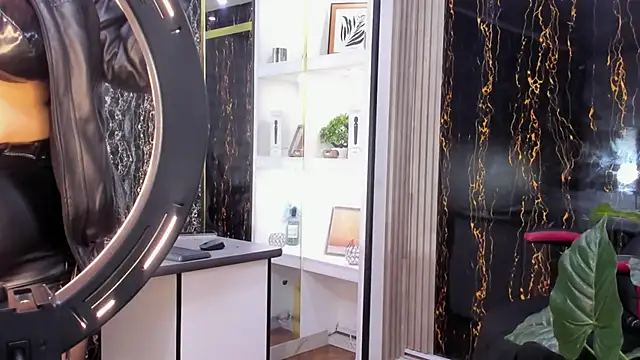 Snapshot of MirandaRossi chatting on September 2025 03:07:02 AM MirandaRossi online show from September 2025 03:07:02 AM