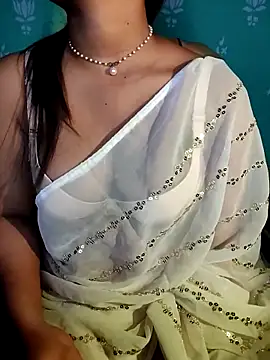 Snapshot of QueenOfHeart_07 chatting on November 2025 06:41:02 PM QueenOfHeart 07 online show from November 2025 06:41:02 PM