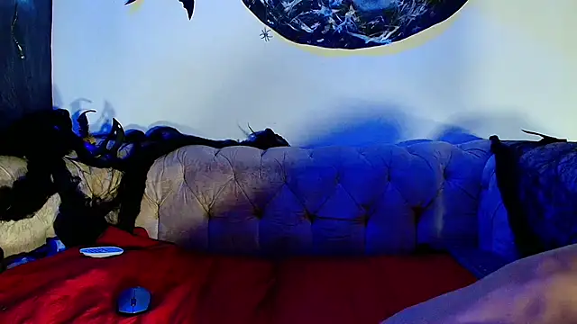 kira mz online show from October 2025 12:05:02 PM