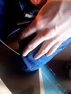 valou98 online show from March 2026 04:24:02 PM