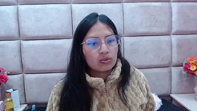 Snapshot of Miaa_Smiith_ chatting on January 2025 06:33:02 AM Miaa Smiith online show from January 2025 06:33:02 AM