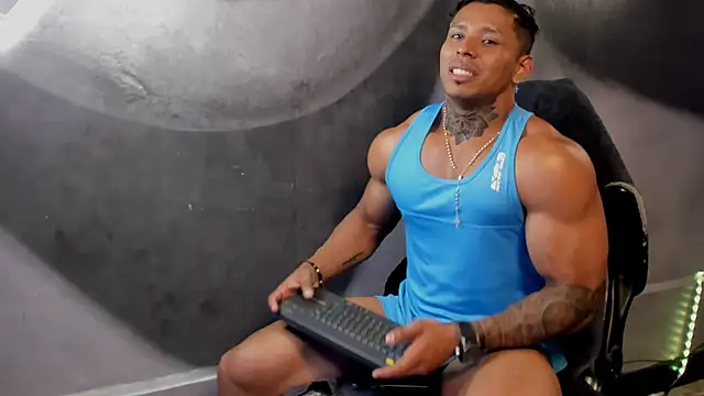 Snapshot of bradley_smith chatting on January 2025 01:08:02 PM bradley smith online show from January 2025 01:08:02 PM