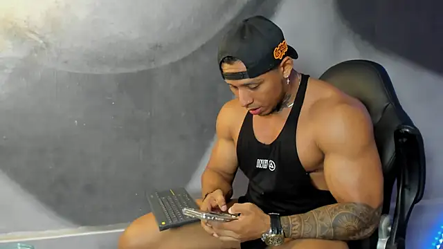 Snapshot of bradley_smith chatting on January 2025 04:37:01 AM bradley smith online show from January 2025 04:37:01 AM
