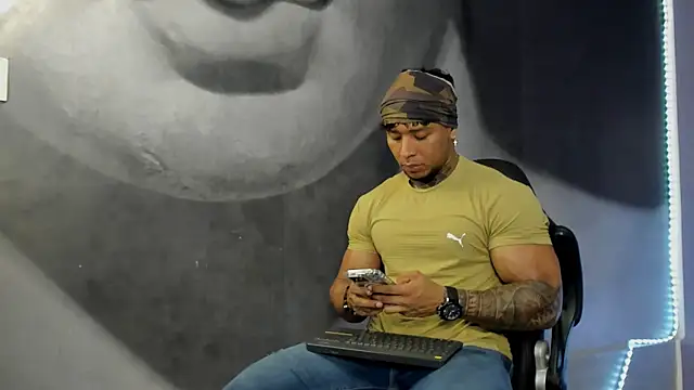Snapshot of bradley_smith chatting on January 2025 12:57:02 AM bradley smith online show from January 2025 12:57:02 AM