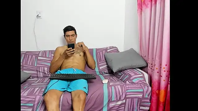 Snapshot of QuinnAndpuma1 chatting on June 2026 01:21:01 AM QuinnAndpuma1 online show from June 2026 01:21:01 AM