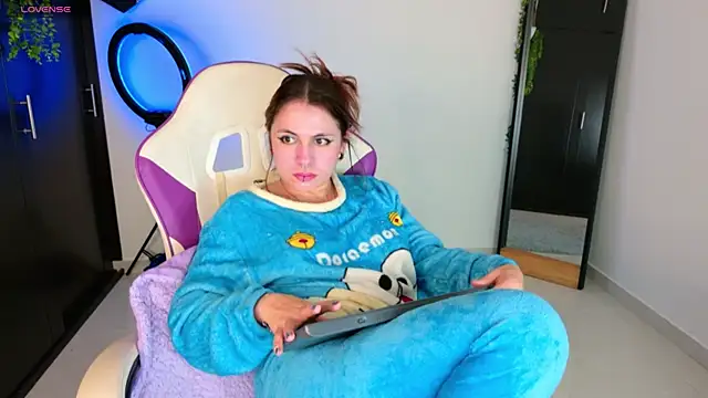 GilaKat online show from October 2025 05:51:02 AM