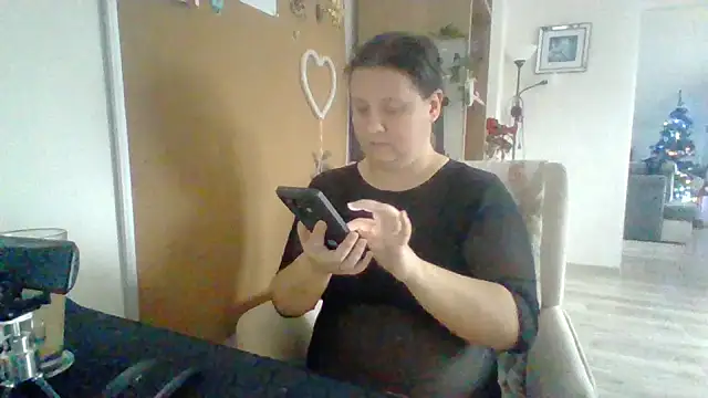Snapshot of ReifeVenna chatting on December 2024 10:53:02 AM ReifeVenna online show from December 2024 10:53:02 AM