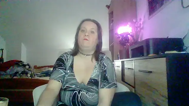 Snapshot of ReifeVenna chatting on October 2025 04:40:02 PM ReifeVenna online show from October 2025 04:40:02 PM