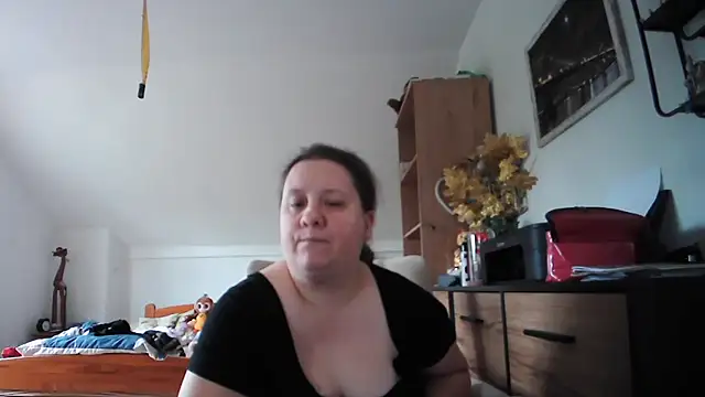 Snapshot of ReifeVenna chatting on July 2026 08:33:01 AM ReifeVenna online show from July 2026 08:33:01 AM