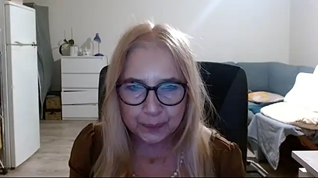 sofia xkiss online show from February 2025 07:33:02 AM