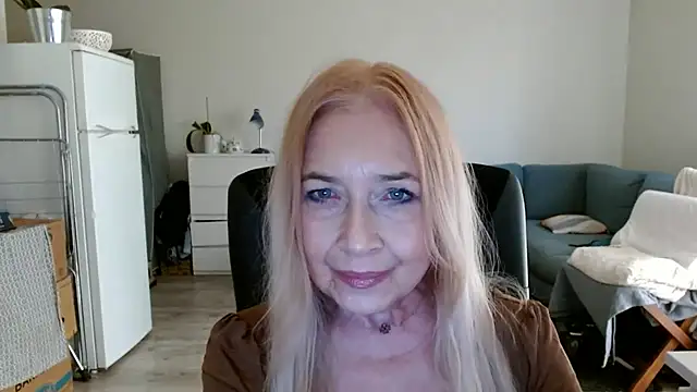 sofia xkiss online show from February 2025 02:43:02 PM