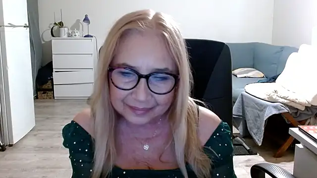 sofia xkiss online show from February 2025 05:48:02 PM