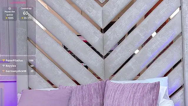 Snapshot of Kendall-Moll chatting on February 2025 07:58:02 AM Kendall-Moll online show from February 2025 07:58:02 AM