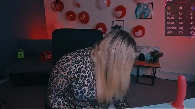 Snapshot of juli_kisss chatting on February 2025 12:39:02 PM juli kisss online show from February 2025 12:39:02 PM