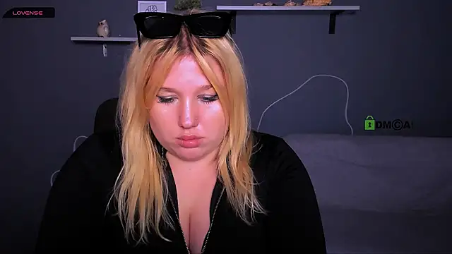 Snapshot of juli_kisss chatting on October 2025 06:11:02 AM juli kisss online show from October 2025 06:11:02 AM