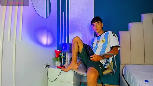 Snapshot of Austin_Cardieff chatting on January 2025 03:37:02 AM Austin Cardieff online show from January 2025 03:37:02 AM