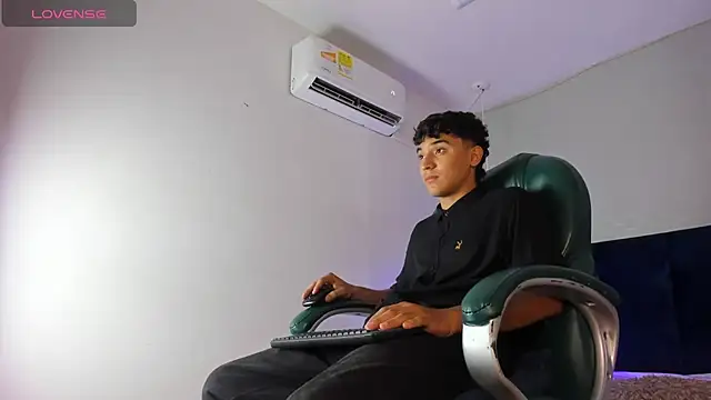 Snapshot of Austin_Cardieff chatting on January 2025 03:38:01 AM Austin Cardieff online show from January 2025 03:38:01 AM