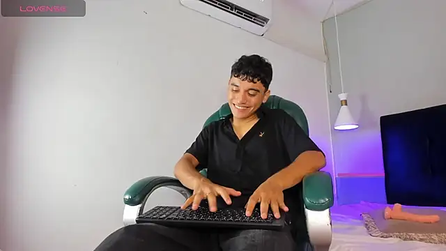 Snapshot of Austin_Cardieff chatting on January 2025 09:40:02 AM Austin Cardieff online show from January 2025 09:40:02 AM