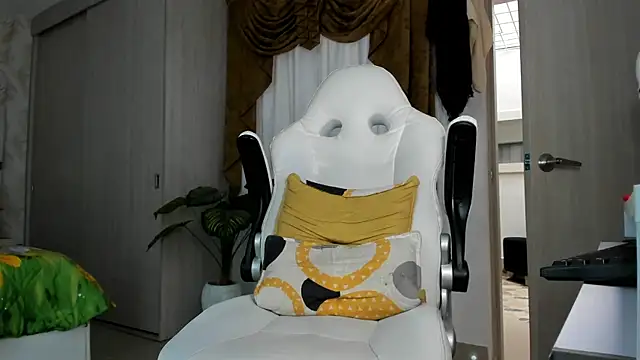 cherryfox88 online show from April 2026 08:42:02 PM