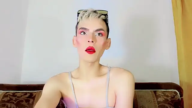 Snapshot of TatiGil chatting on October 2025 02:44:01 AM TatiGil online show from October 2025 02:44:01 AM