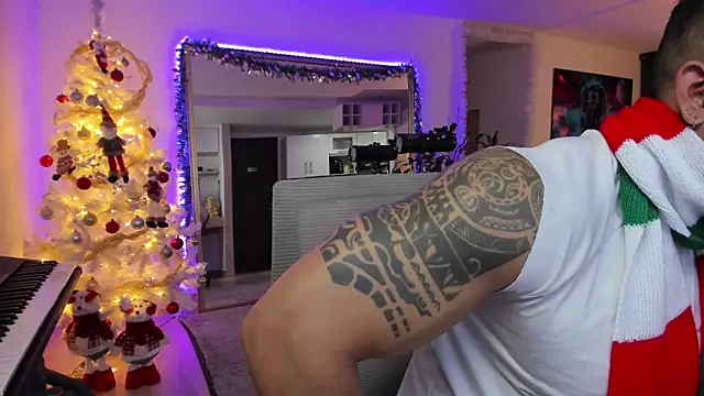 aaroncolombia online show from December 2024 09:17:02 AM