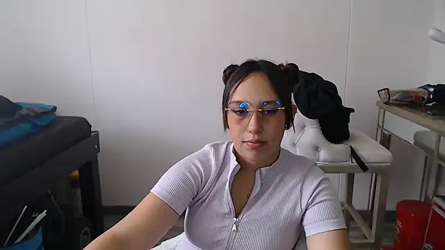 Skarlet Adams28 online show from February 2025 06:02:02 PM