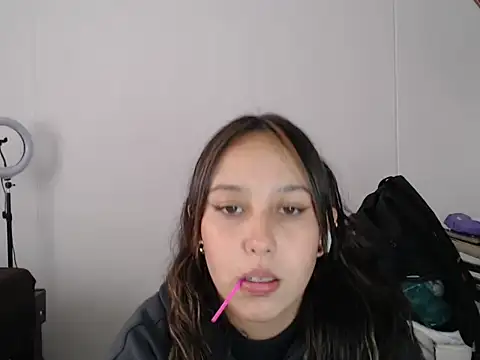 Skarlet Adams28 online show from March 2025 08:43:01 PM